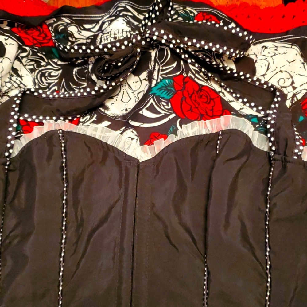 Black wuth white accents pinup halter corset size 38 large.